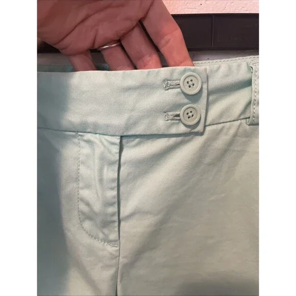 Vineyard Vines Women's Short, Size 6 - Picture 2 of 5